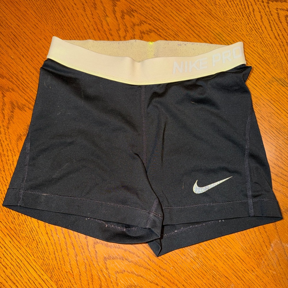 Nike Pro Women's Black and Neon Green